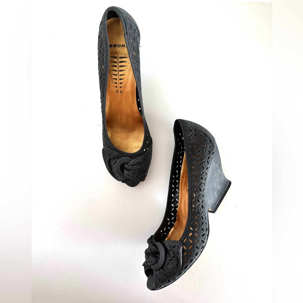 Y2K Black Bronx Charlize Peep Toe 4” Wedge Size 10